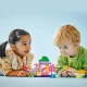 LEGO DUPLO stavebnica s Ariel a Šupinkou pri hravom stánku s kávou.