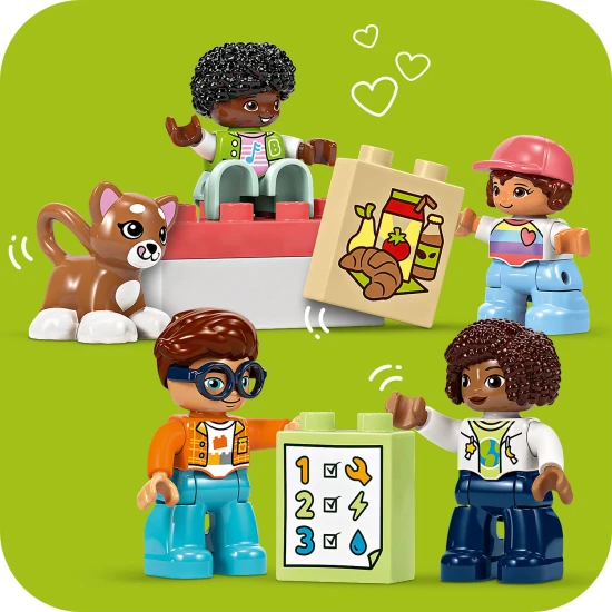 LEGO DUPLO Veľký interaktívny komunitný vláčik s postavičkami a akčnými kockami