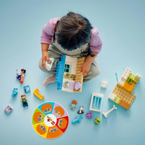 LEGO DUPLO® nemocnica s lekárom, röntgenom a figurkami: Stavebnica pre deti