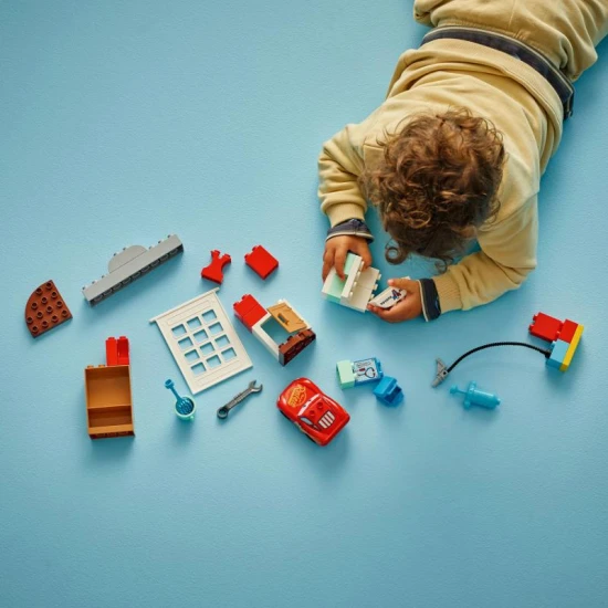 LEGO DUPLO 10456 – McQueen a návšteva v garáži doktora Hudsona s autíčkom a doplnkami