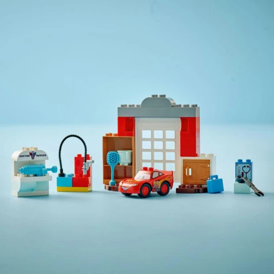 LEGO DUPLO 10456 – McQueen a návšteva v garáži doktora Hudsona s autíčkom a doplnkami