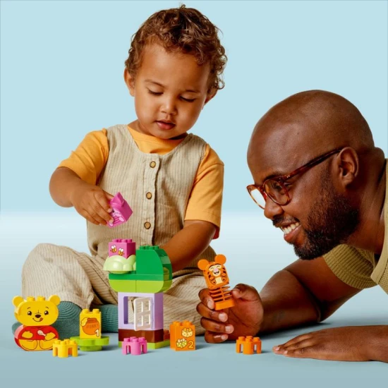 LEGO DUPLO 10457 – Narodeninová oslava Macka Pú s figúrkami a darčekmi