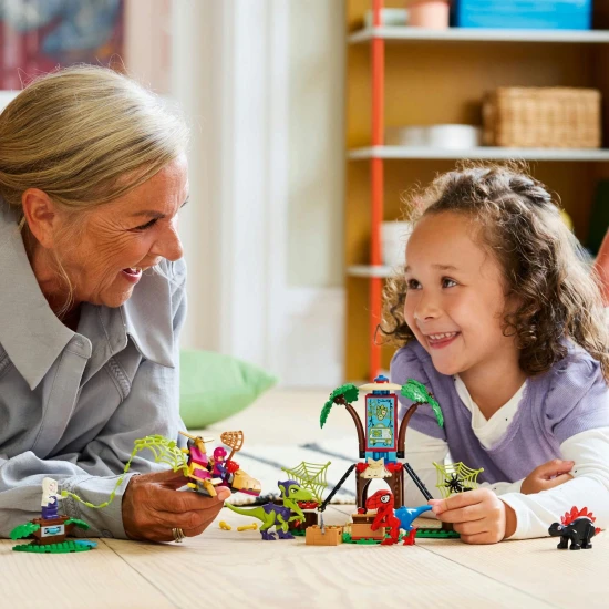 LEGO® Marvel 11200 – Spidey, Gobby a raptoria bitka na strome so superhrdinami a dinosaurami.