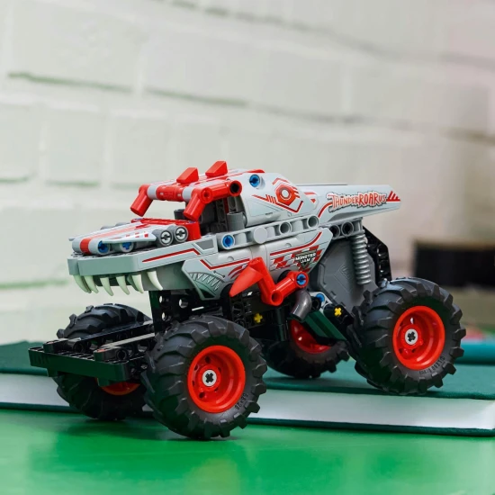 LEGO® Technic 42200 Monster Jam™ ThunderROARus™ – Monster truck s naťahovacím motorom, realistickými detailmi a agresívnym dizajnom.