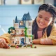 LEGO Friends Štýlový hotel na zámku s francúzskym dizajnom, luxusným apartmánom s vaňou na nožičkách, zimnou záhradou, recepciou a tajomným podkrovím plným historických artefaktov.