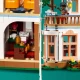 LEGO Friends Štýlový hotel na zámku s francúzskym dizajnom, luxusným apartmánom s vaňou na nožičkách, zimnou záhradou, recepciou a tajomným podkrovím plným historických artefaktov.