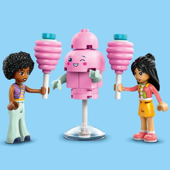 LEGO® Friends 42643 Stánok s cukrovou vatou a skúter – Zábavná hračka pre deti s minibábikami a maskotom.