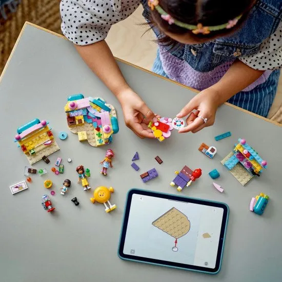  LEGO® Friends 42649 Cukráreň v mestečku Heartlake so 3 postavami a zábavnými doplnkami na hranie.