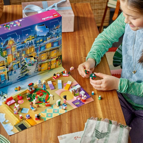 LEGO Friends Adventný kalendár 2025 42668 – 5 postavičiek, 5 zvieratiek a 24 prekvapení so sviatočnými aktivitami