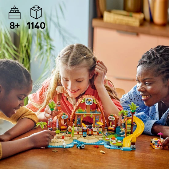 LEGO Friends 42673 Rodinná dovolená u pláže – 6 minibábik, delfín, korytnačka a doplnky pre plážové a vodné hry