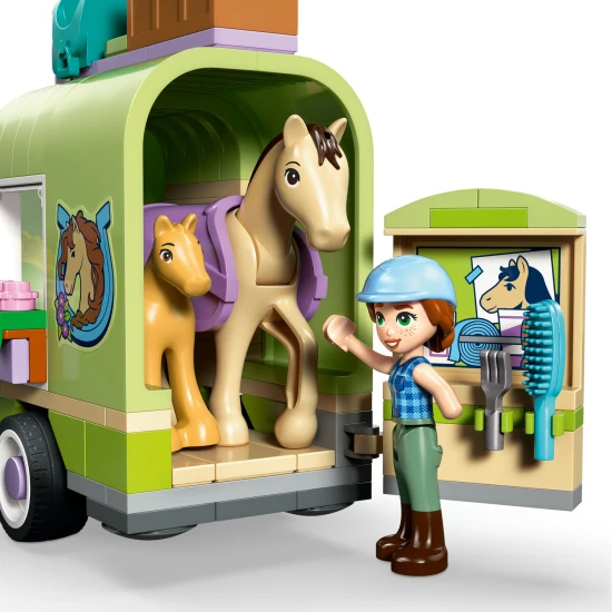 LEGO Friends 42695 Príves s koňom a žriebätkom