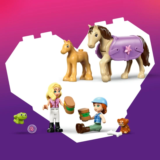 LEGO Friends 42695 Príves s koňom a žriebätkom