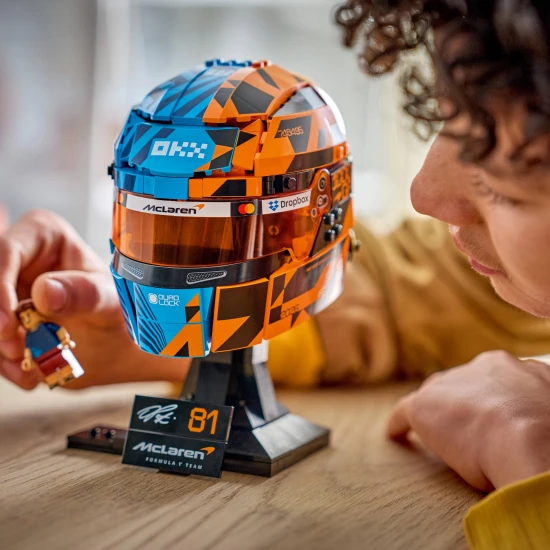LEGO® Editions 43017 Prilba Oscar Piastri z tímu McLaren Mastercard F1®