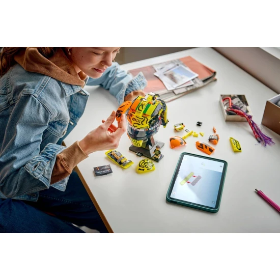LEGO® Editions 43023 Prilba Lando Norris z tímu McLaren Mastercard F1®