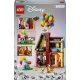 LEGO Disney Domček z filmu Hore: Detailný model s balónmi, komínom a figúrkami postáv.