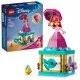 LEGO® Disney Točiaci sa Ariel – krásna stavebnica s otočným stojanom, postavičkami Ariel a Šupinky a úložným priestorom v ‘diamantových’ šatách