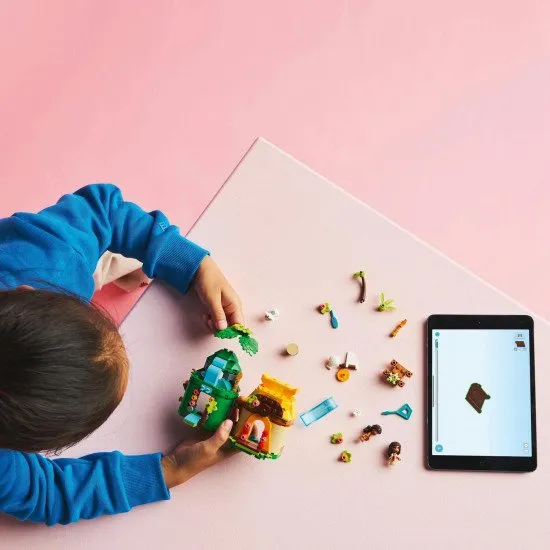 LEGO® Disney Vaiana – Stavebnica ostrova s loďkou, postavičkami Vaiany, Simey a Puy pre dobrodružné hranie.