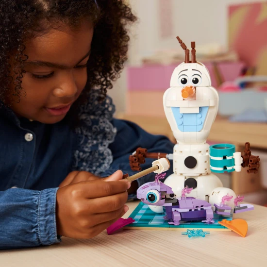 LEGO Disney 43287 Olaf a Bruni na zábavnom pikniku