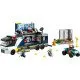 LEGO CITY Mobilné kriminalistické laboratórium s nákladiakom, ktorý po otvorení odhaľuje dvojposchodové kriminalistické pracovisko s mapou, mikroskopom, kávovarom a väzením, doplnené minifigúrkami policajtov, vedca a zločincov.