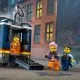 LEGO CITY Mobilné kriminalistické laboratórium s nákladiakom, ktorý po otvorení odhaľuje dvojposchodové kriminalistické pracovisko s mapou, mikroskopom, kávovarom a väzením, doplnené minifigúrkami policajtov, vedca a zločincov.