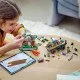 LEGO CITY terénne vozidlo s robustnými pneumatikami a ramenom s fotoaparátom, prieskumníci v džungli sledujú tigra, doplnené o ďalekohľad, vysielačku, mapu a prieskumný dron pre dobrodružný prieskum.