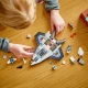 LEGO CITY Medzihviezdna vesmírna loď s vyklápacími hlavnými tryskami, hračkárskym akumulátorom na rýchly štart, a dronom, ktorý sa mení na tryskový batoh pre minifigúrku vesmírnej posádky.