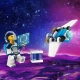 LEGO CITY Medzihviezdna vesmírna loď s vyklápacími hlavnými tryskami, hračkárskym akumulátorom na rýchly štart, a dronom, ktorý sa mení na tryskový batoh pre minifigúrku vesmírnej posádky.