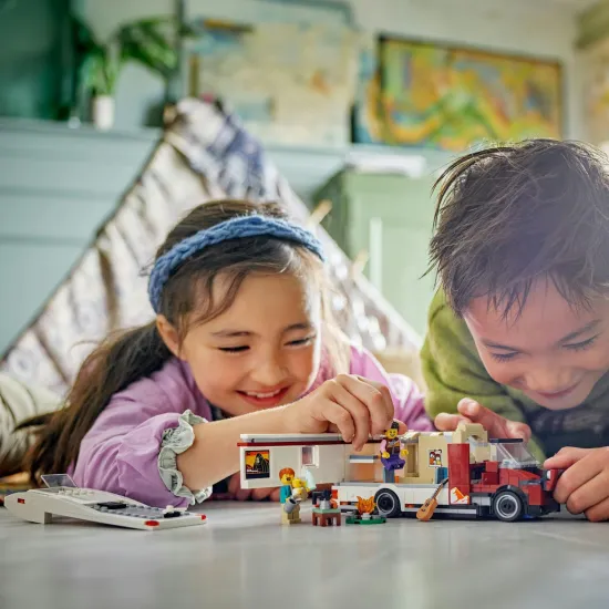 Dobrodružstvo na kolesách: LEGO CITY Prázdninový karavan