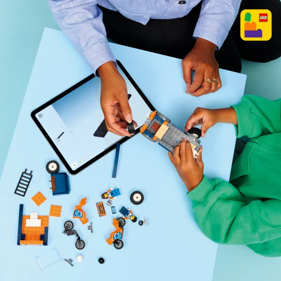 LEGO City 60491 Kamión na prepravu motoriek