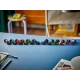 LEGO F1 71049 zberateľské pretekárske auto, minifigúrka s prilbou a kolesami