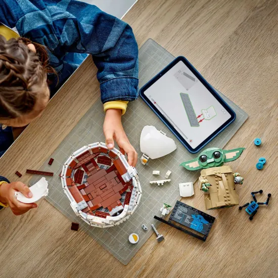 LEGO Grogu™ vo vznášajúcom sa kočíku – detailná stavebnica s pohyblivými časťami pre fanúšikov Star Wars.