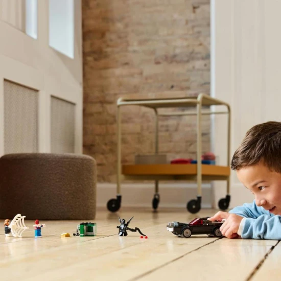 LEGO Spider-Man vs. Venom 76309 – Výkonný športiak s minifigurkami Spider-Mana, Venoma a Spider-Woman