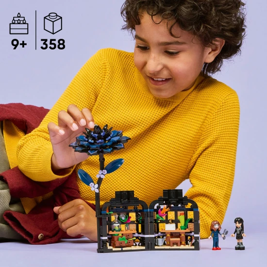 LEGO Wednesday 76784 Cierna georgina s Wednesday Addamsovou a profesorkou Thornhillovou