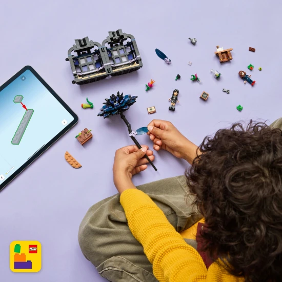 LEGO Wednesday 76784 Cierna georgina s Wednesday Addamsovou a profesorkou Thornhillovou