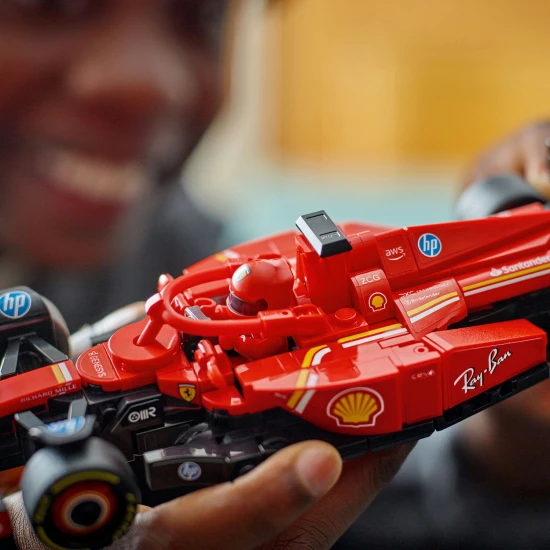 LEGO Speed Champions Pretekárske auto Ferrari SF-24 F1 LEGO Speed Champions Ferrari SF-24 F1 – detailná replika ikonického pretekárskeho auta
