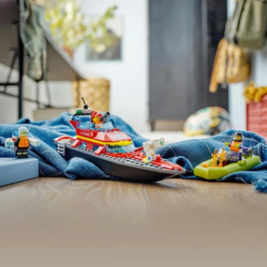 Vzrušujúce dobrodružstvá na vás čakajú v tejto stavebnici , ktorá obsahuje výkonnú loď a nafukovací motorový čln.