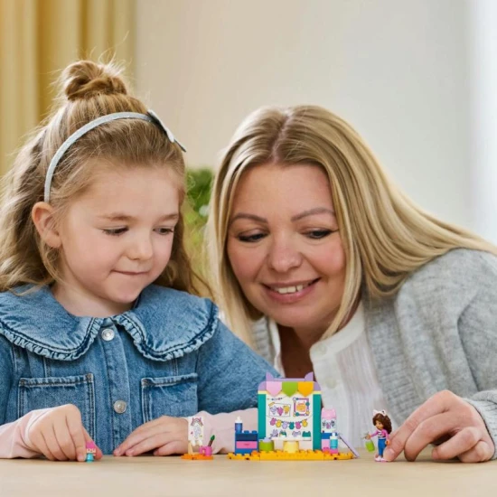 LEGO Gabinin kúzelný domček - Tvorenie s Baby Boxom: Kreatívna stavebnica pre deti s postavičkami Gabi a Baby Boxa, maľovaním a modelovaním.