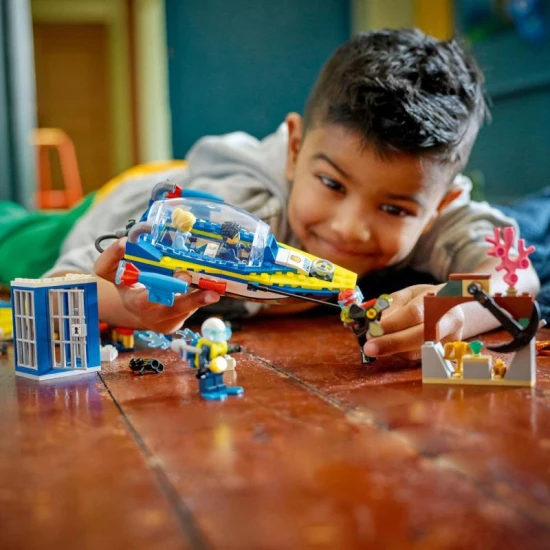 LEGO City Misia detektíva pobrežnej stráže Vystavajte si svoje LEGO dobrodružstvá spôsobom, ako nikdy predtým! Stiahnite si bezplatnú appku a riaďte sa digitálnym príbehom.