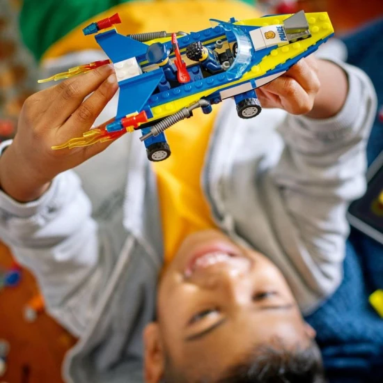 LEGO City Misia detektíva pobrežnej stráže Vystavajte si svoje LEGO dobrodružstvá spôsobom, ako nikdy predtým! Stiahnite si bezplatnú appku a riaďte sa digitálnym príbehom.