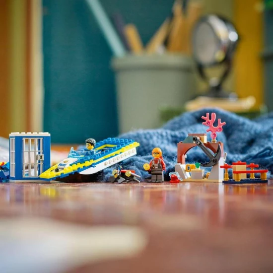 LEGO City Misia detektíva pobrežnej stráže Vystavajte si svoje LEGO dobrodružstvá spôsobom, ako nikdy predtým! Stiahnite si bezplatnú appku a riaďte sa digitálnym príbehom.