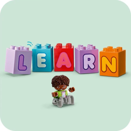 LEGO DUPLO Nákladiak s abecedou je dokonalým úvodom do problematiky písmen pre predškolákov.