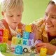 LEGO DUPLO Nákladiak s abecedou je dokonalým úvodom do problematiky písmen pre predškolákov.
