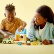Vydajte sa na poriadne dobrodružstvo vďaka stavebnici LEGO® DUPLO® Mesto: Pojazdný rodinný domček (10986). 