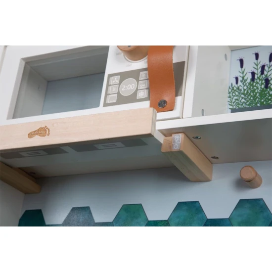 Detska drevena kuchynka Tasty bila so svetlom, zvukom a kovovymi doplnkami