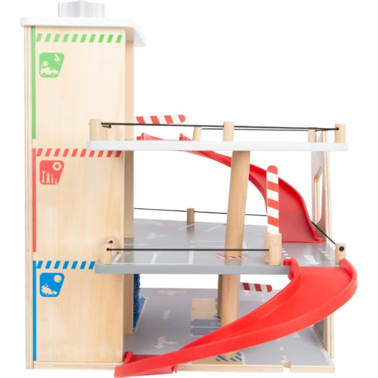 Trojposchodová garáž s magnetickými prvkami pre malých pretekárov.