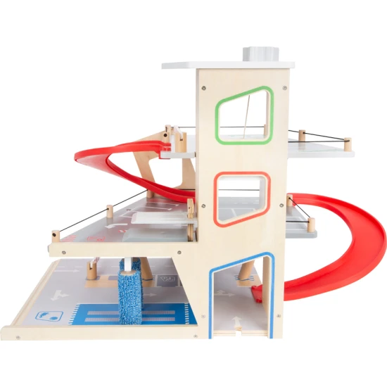 Trojposchodová garáž s magnetickými prvkami pre malých pretekárov.