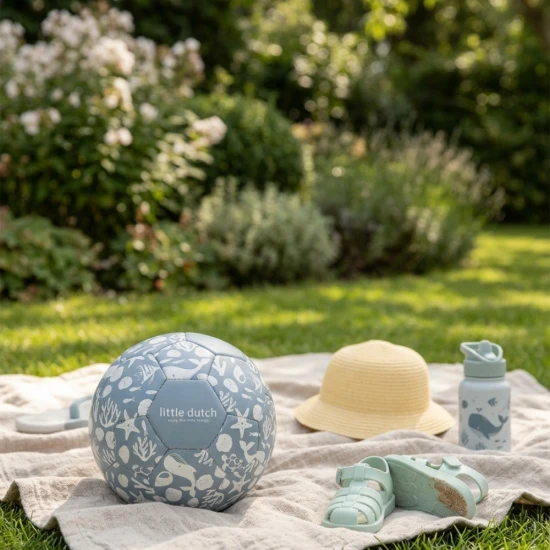 Little Dutch Loptička nafukovacia Blue: Všestranná hračka pre aktívne deti