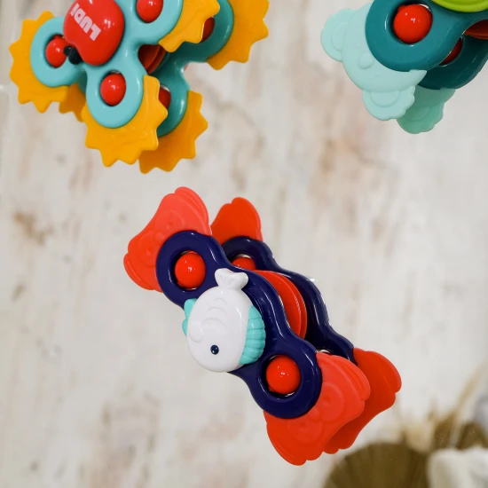 Baby spinnery majú mäkké, pružné okraje a pri otáčaní vydávajú zvuk, ktorý dieťa zaujme.