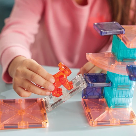 Magnetická stavebnica MAGNA-TILES Cat Tree – mačací strom s figúrkou, microMAGS dielikmi a dekoráciami
