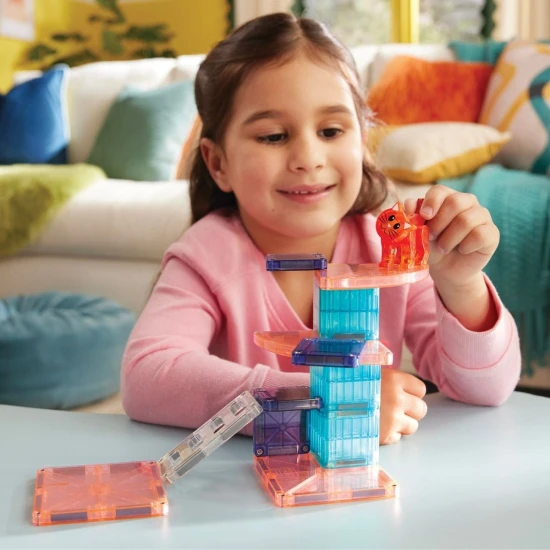 Magnetická stavebnica MAGNA-TILES Cat Tree – mačací strom s figúrkou, microMAGS dielikmi a dekoráciami